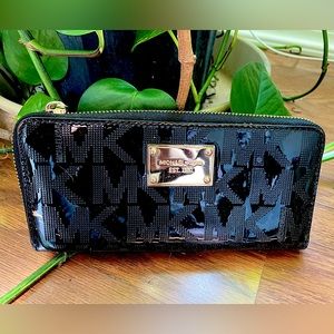 Black Michael Kors Shiney Zip Wallet